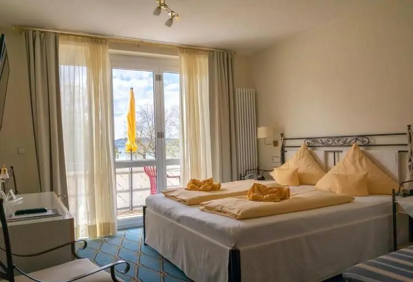 Standard Room Lake View, & Restaurant Mainaublick