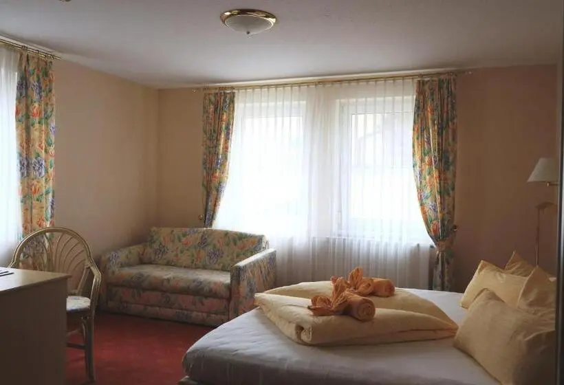 Family Room, & Restaurant Mainaublick