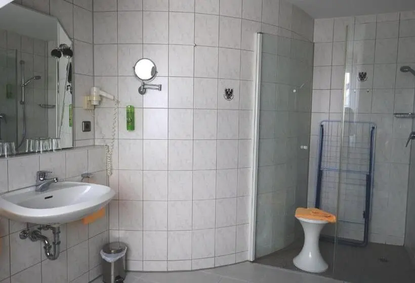 1 Bedroom Apartment, & Restaurant Mainaublick