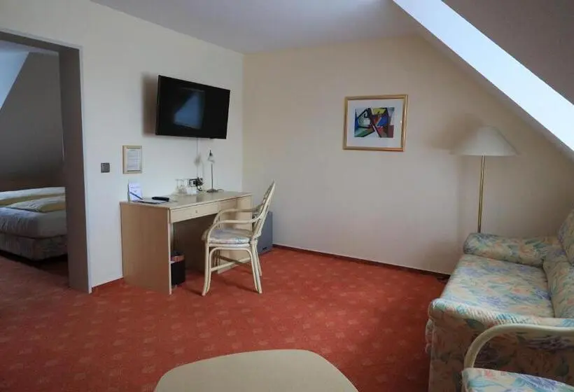 1 Bedroom Apartment, & Restaurant Mainaublick