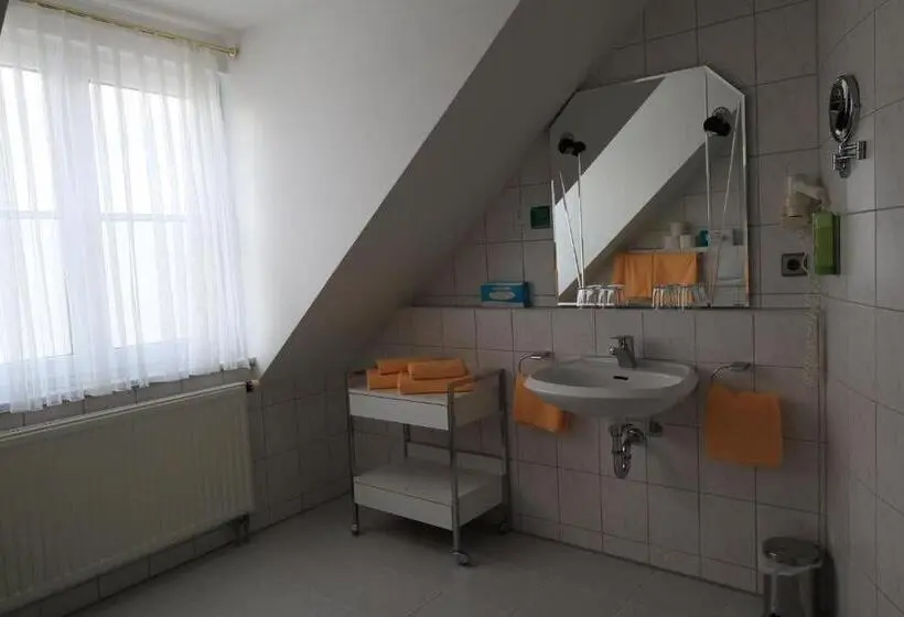 1 Bedroom Apartment, & Restaurant Mainaublick