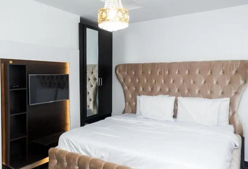 اتاق اجرایی سه نفره, 247 Luxury