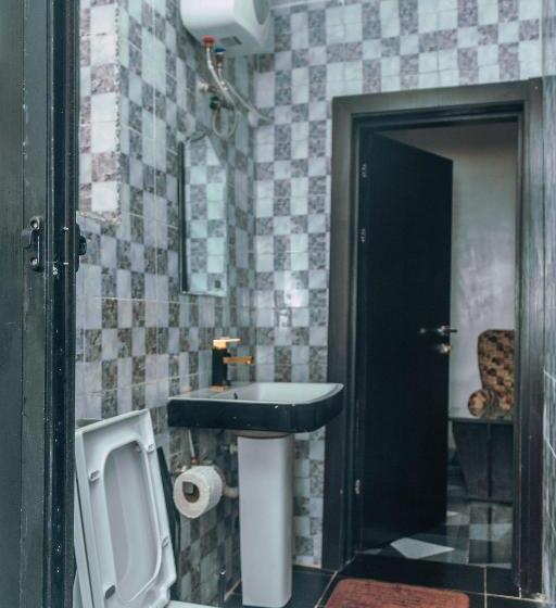 اتاق اجرایی سه نفره, 247 Luxury