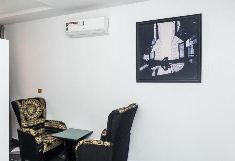 اتاق اجرایی سه نفره, 247 Luxury