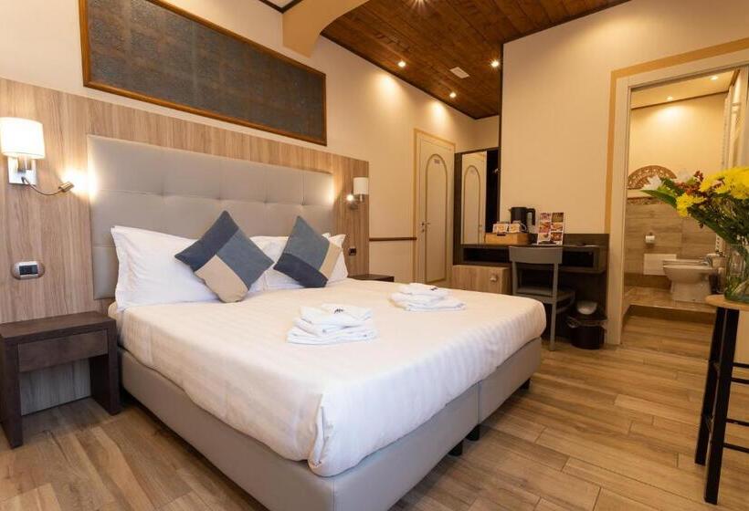 اتاق کلاسیک سه تخته, Antica Piacenza