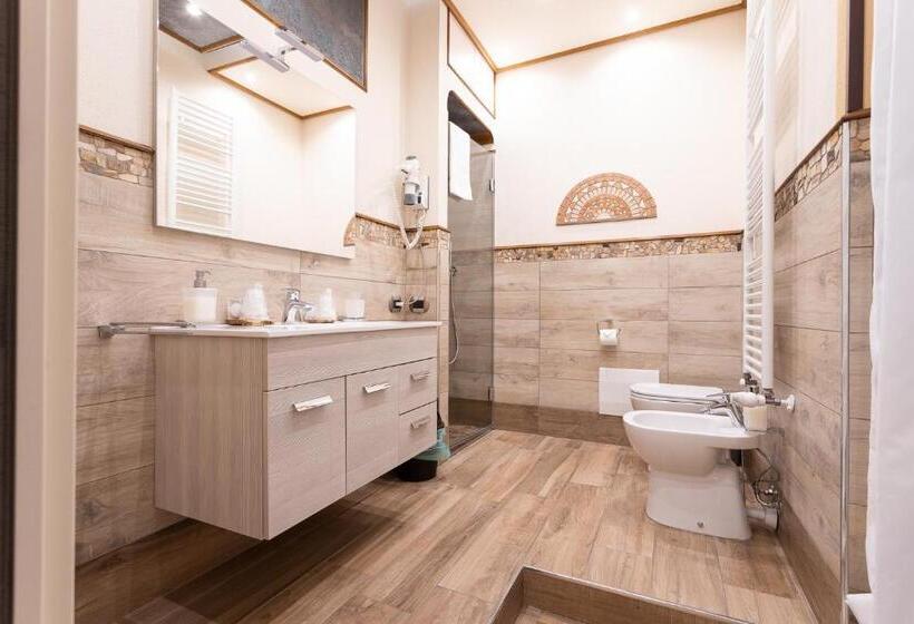 اتاق کلاسیک سه تخته, Antica Piacenza