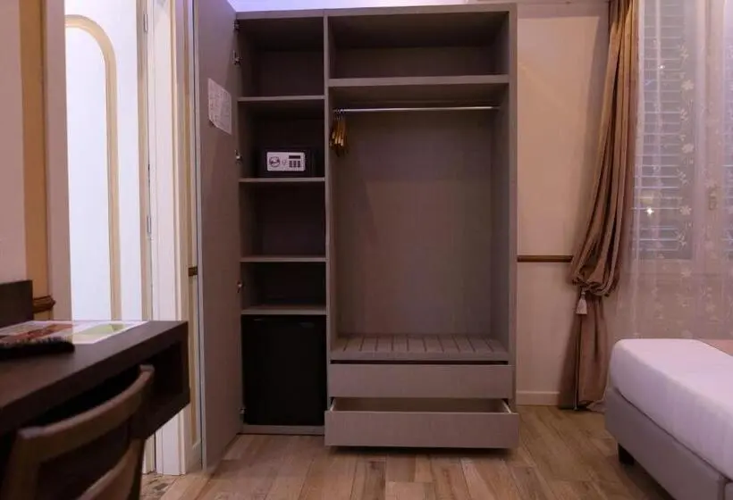 اتاق کلاسیک سه تخته, Antica Piacenza