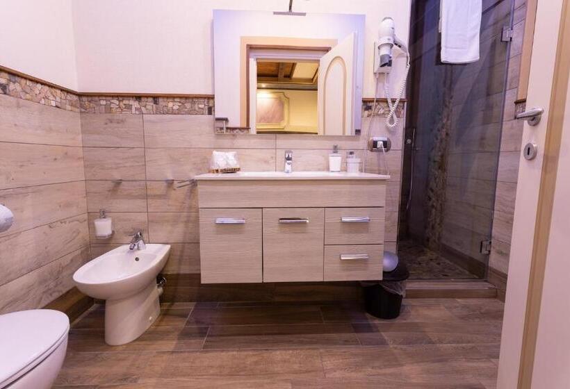 اتاق کلاسیک سه تخته, Antica Piacenza