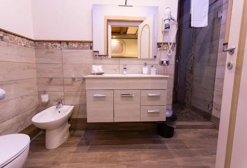 اتاق کلاسیک سه تخته, Antica Piacenza