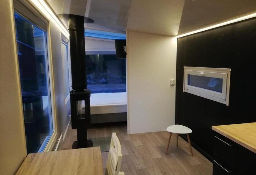 디럭스 스위트, Old Pine Husky Lodge