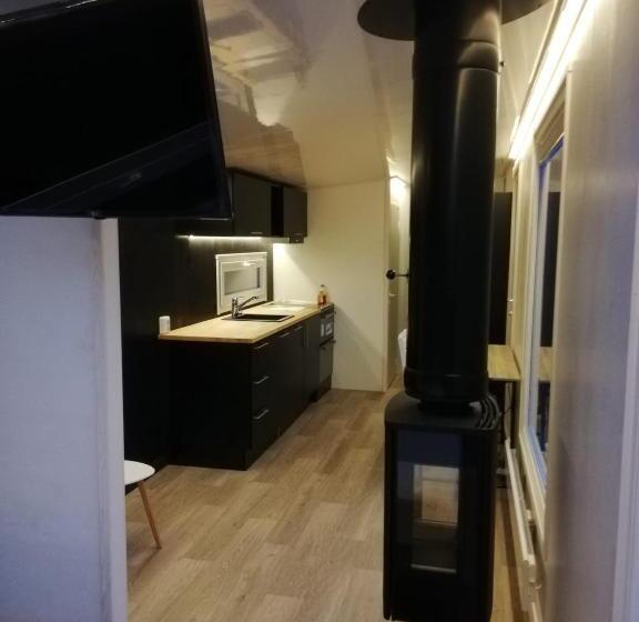 디럭스 스위트, Old Pine Husky Lodge