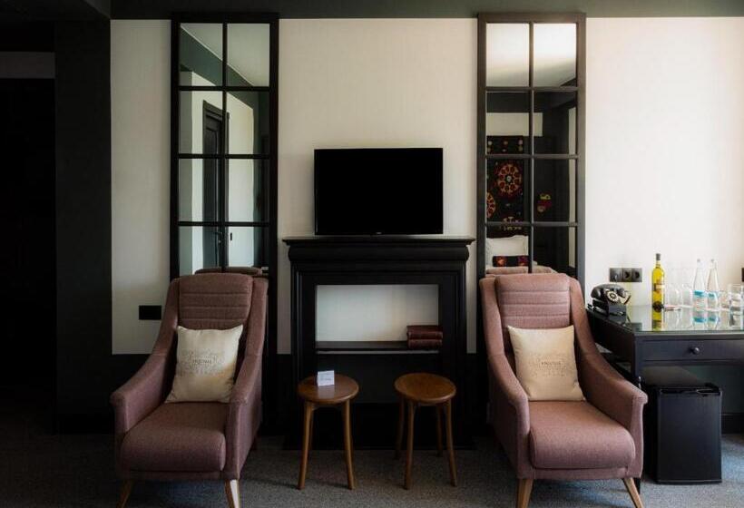 اتاق لوکس, Esquisse Design