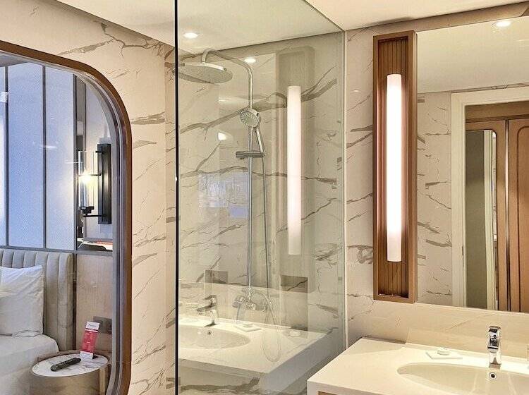 Номер Deluxe, Swiss Belhotel Solo