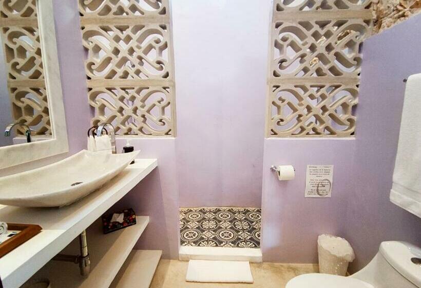 سوییت لوکس, Villa Octavia