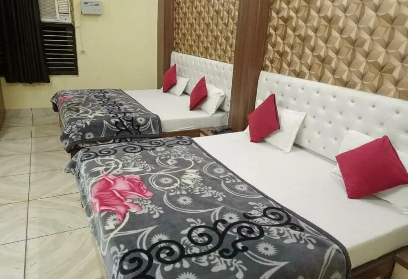 Habitació Familiar Deluxe, Vinayak Inn