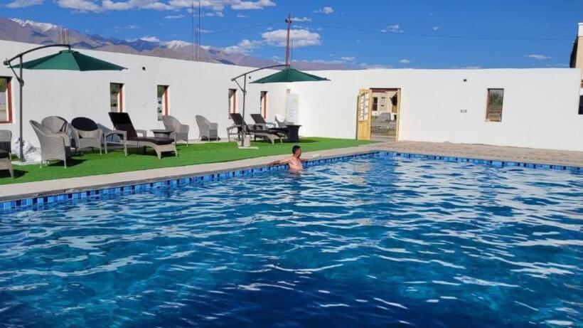 اتاق لوکس, The Fortune Resorts