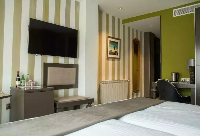 اتاق راحتی, Costa Esmeralda Suites
