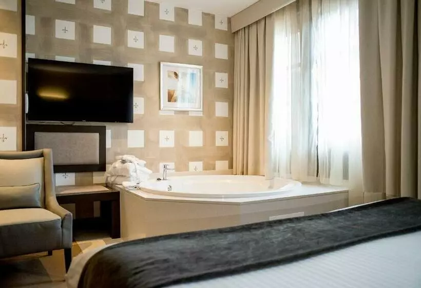 اتاق راحتی, Costa Esmeralda Suites