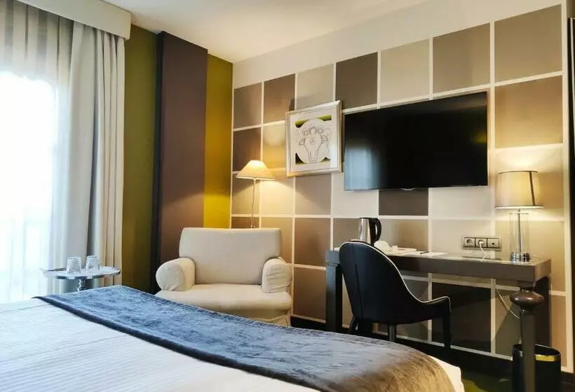 اتاق راحتی سه تخته, Costa Esmeralda Suites