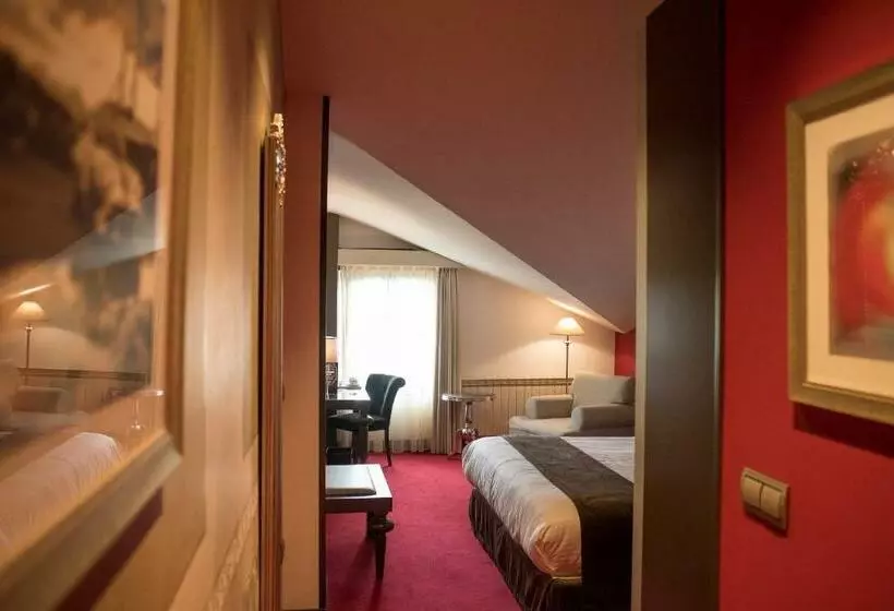 اتاق راحتی سه تخته, Costa Esmeralda Suites