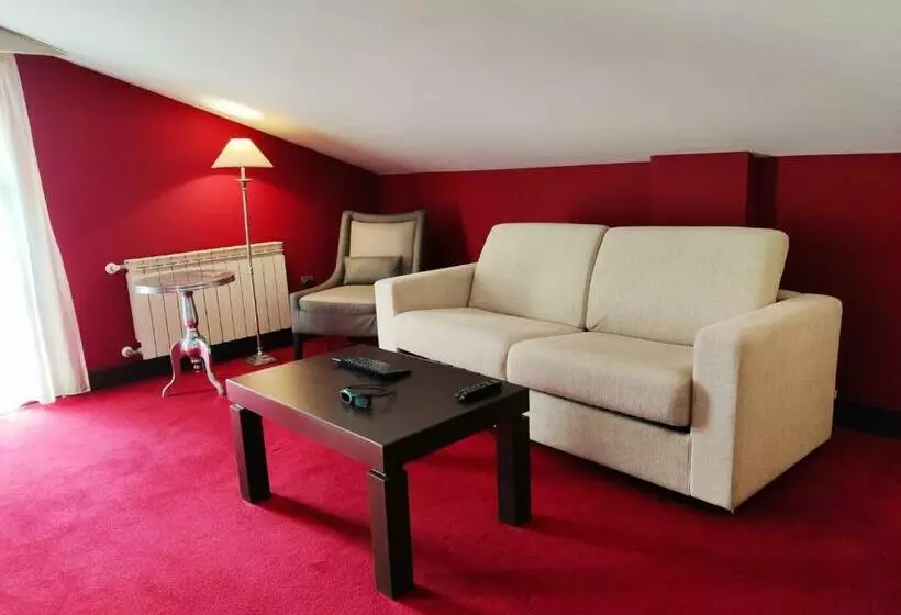 سوئیت جونیور خانوادگی, Costa Esmeralda Suites
