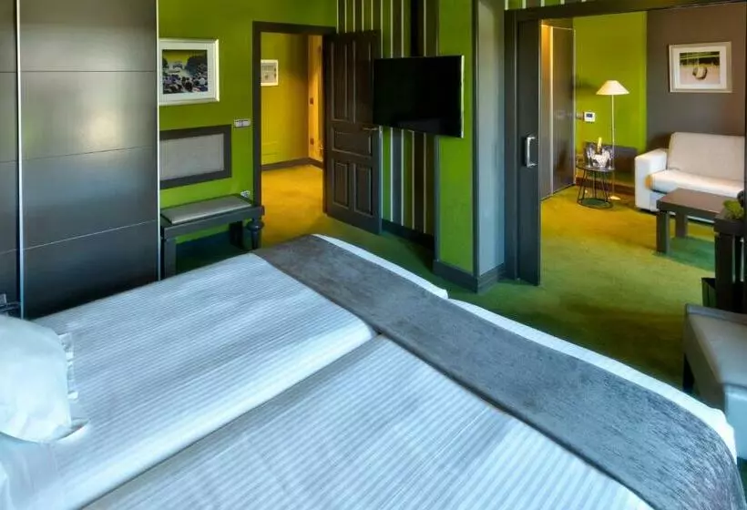 سوئیت جونیور خانوادگی, Costa Esmeralda Suites