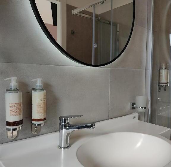 اتاق لوکس با بالکن, Massimi City Garden