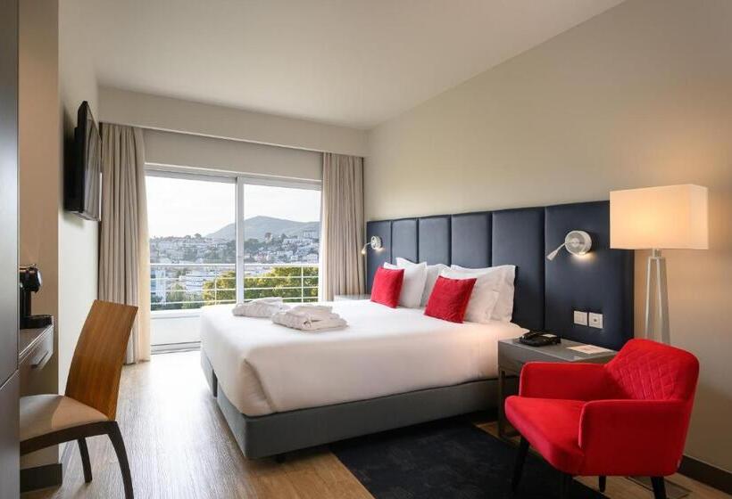 اتاق لوکس, Melia Setubal
