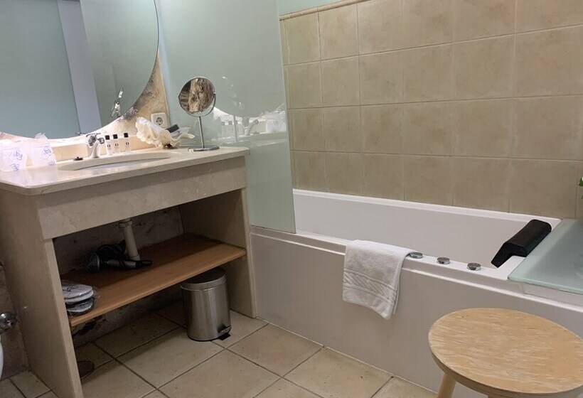 家庭套房, Posada Real La Carteria