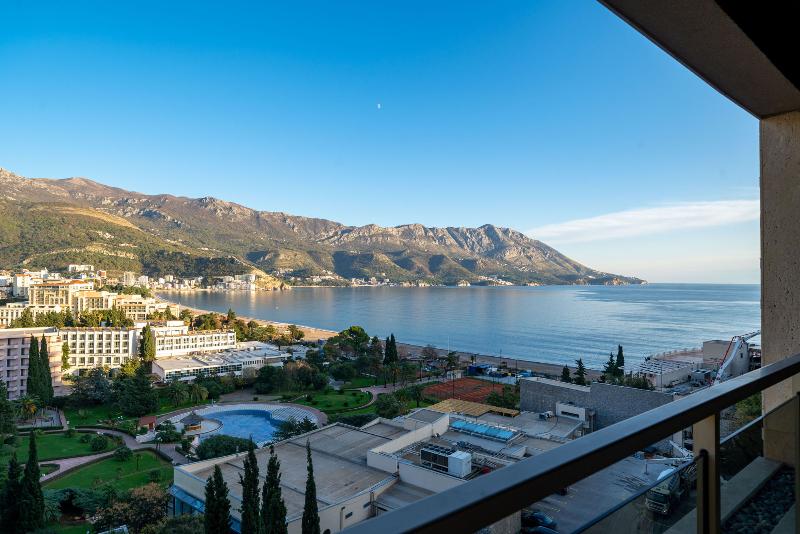 스탠다드 스튜디오, Playaolid All Inclusive