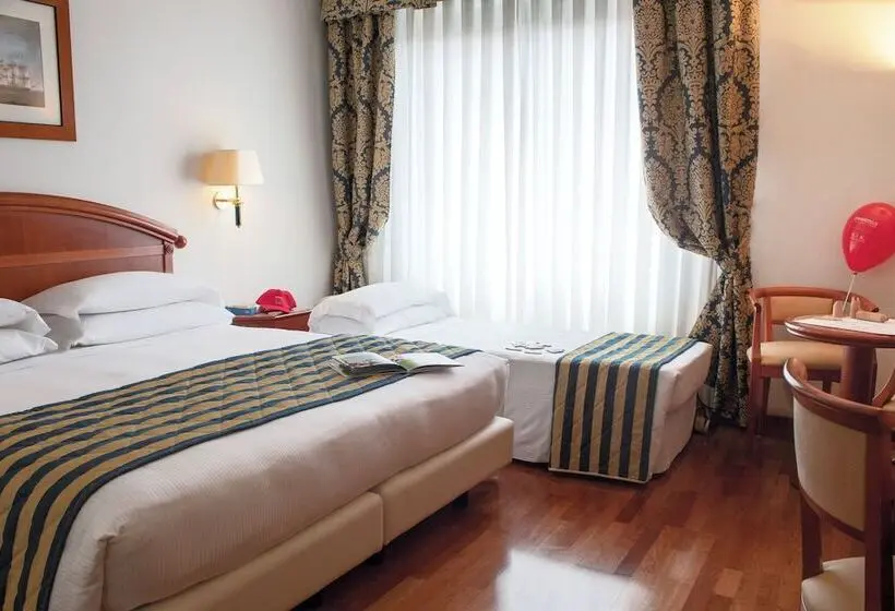 Standard Kolmen Hengen Huone, Starhotels Vespucci