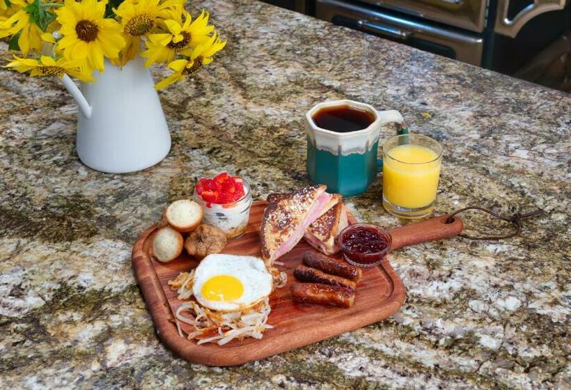 חדר דלוקס, Hideout At The Rim