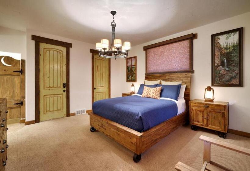 חדר דלוקס, Hideout At The Rim