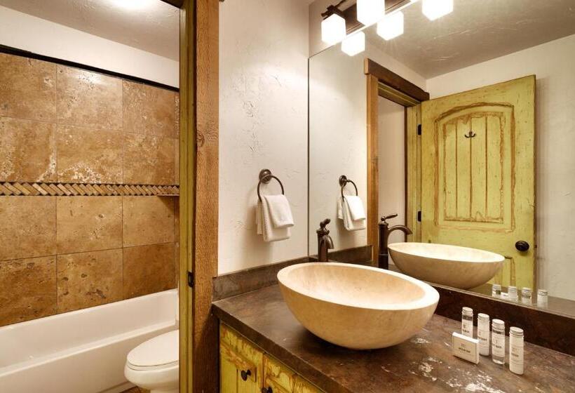 חדר סטנדרט, Hideout At The Rim