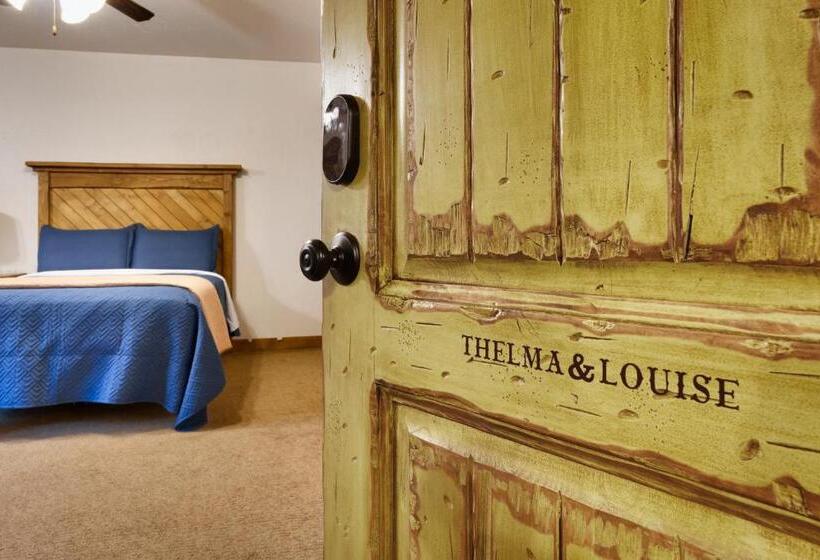 חדר סטנדרט, Hideout At The Rim