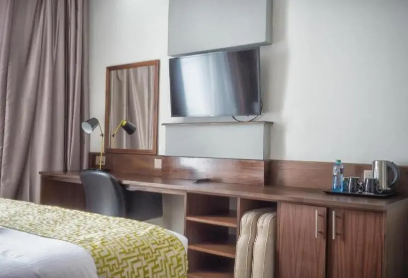 キングサイズベッドのスタンダードルーム, Best Western Kisumu