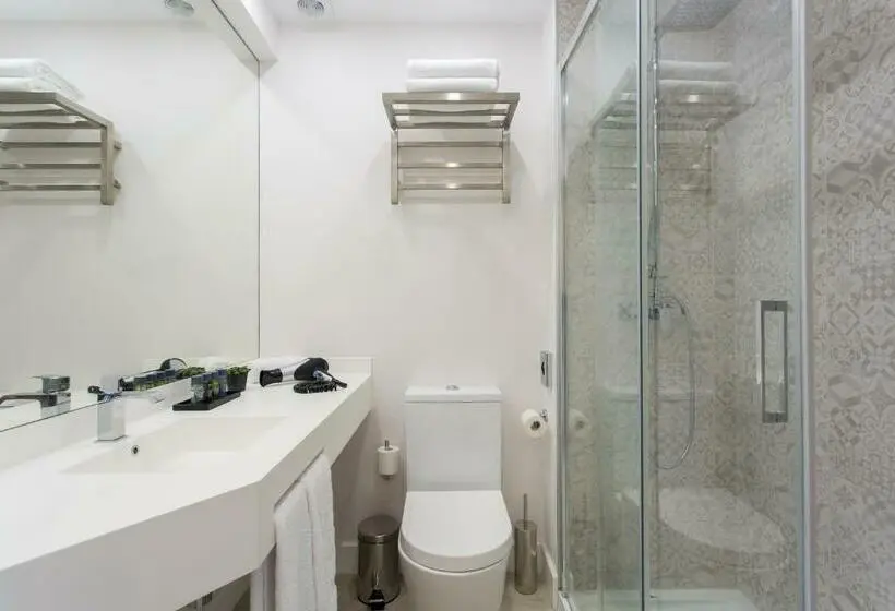 اتاق استاندارد با چشم‌انداز استخر, Four Points By Sheraton Sesimbra