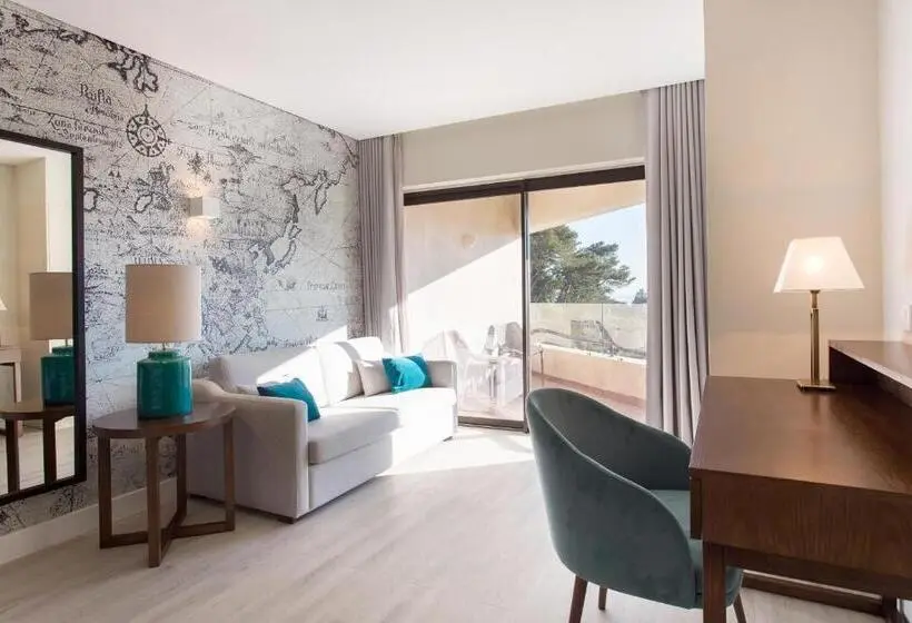 اتاق خانوادگی با چشم‌انداز استخر, Four Points By Sheraton Sesimbra
