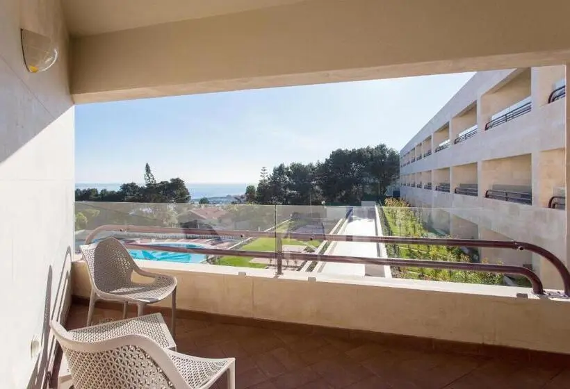 اتاق خانوادگی با چشم‌انداز استخر, Four Points By Sheraton Sesimbra