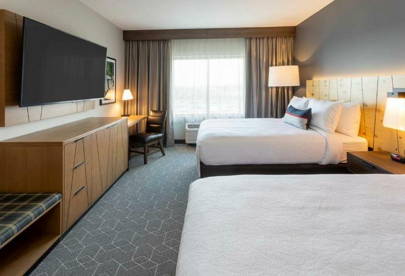 Номер Superior, Running Aces Hotel & Casino, Trademark Collection By Wyndham