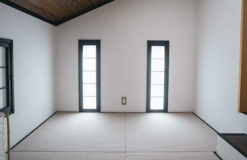 4인용 스탠다드 룸, Miyajima Shiro