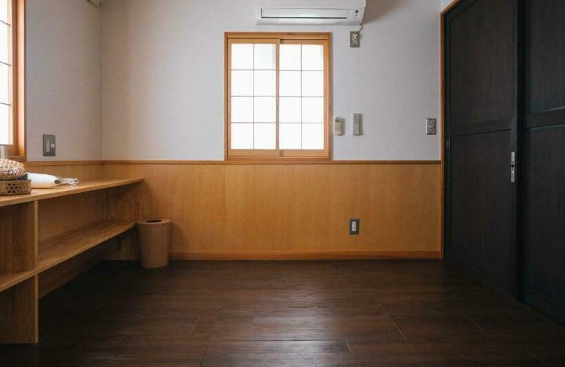 4인용 스탠다드 룸, Miyajima Shiro