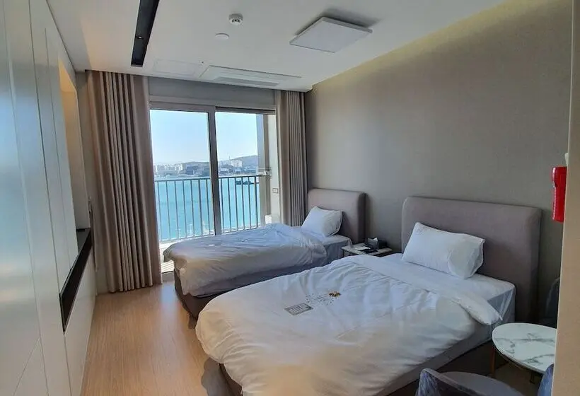 اتاق استاندارد با چشمانداز دریاچه, World State Hotel Sokcho
