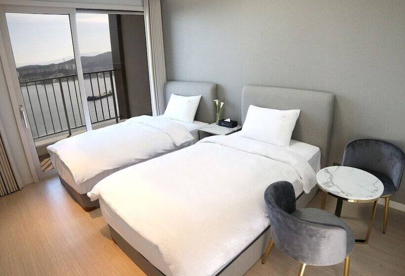 Номер Стандарт Вид на Озеро, World State Hotel Sokcho