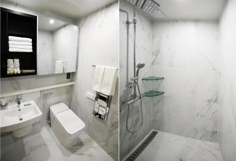 اتاق سه نفره سوپریور با چشمانداز دریا, World State Hotel Sokcho