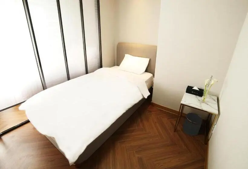 اتاق سه نفره سوپریور با چشمانداز دریا, World State Hotel Sokcho