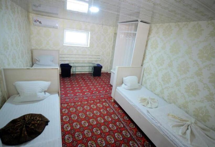 ルームシェアのワンベッド, Guest House Dilorom B&b