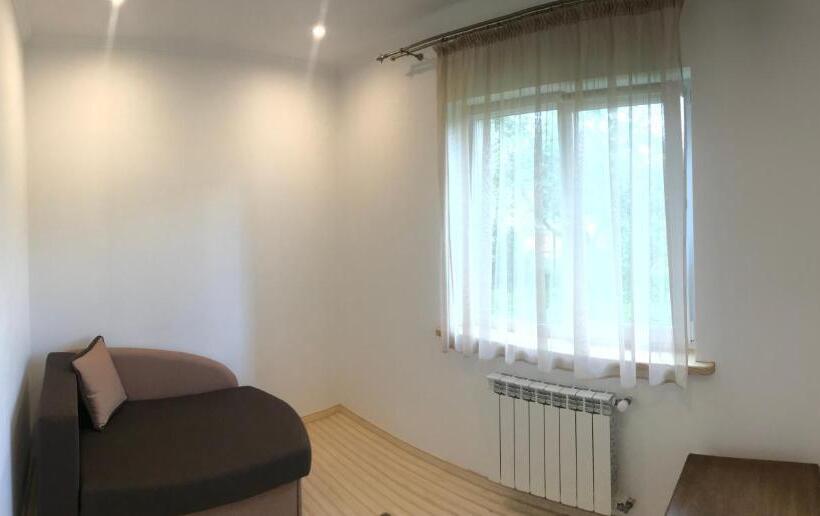 سوئیت جونیور خانوادگی, Katerina