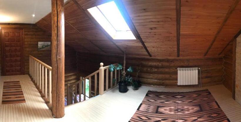 اتاق خانوادگی, Katerina