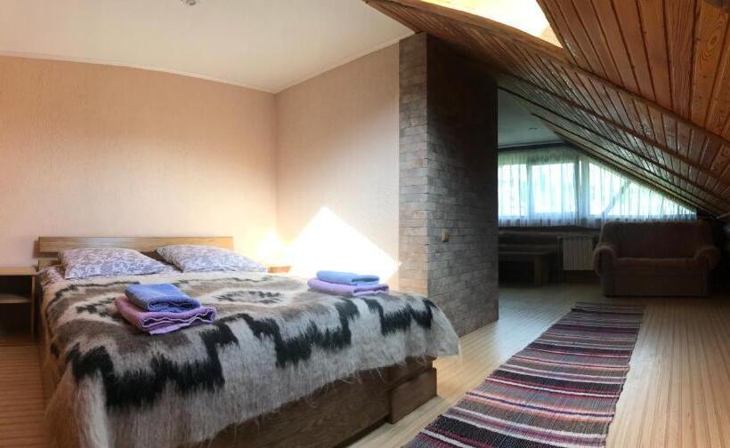 اتاق خانوادگی, Katerina